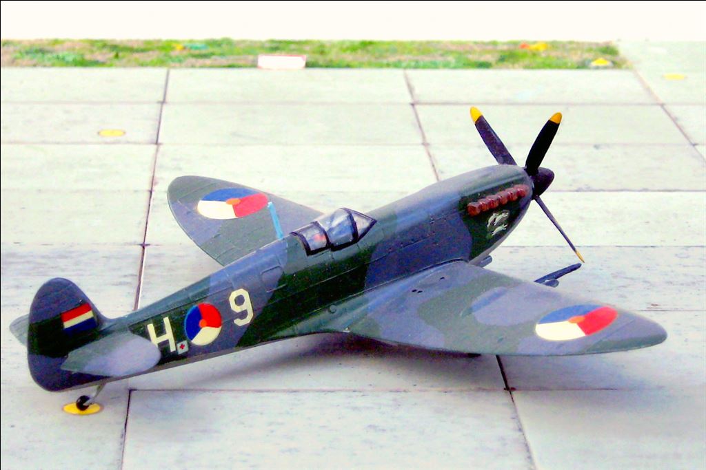 Super Marine Mk IX Spitfire c AKleijn